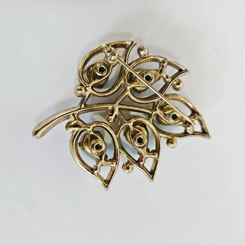 Vintage Gold Tone Prong Set Jade Cabochon Rhinestone Faux Pearl Leaf Brooch Pin